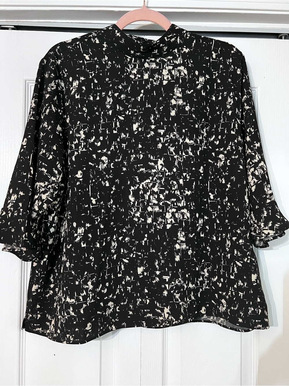 14th and Union Black and Cream Mock Neck Top